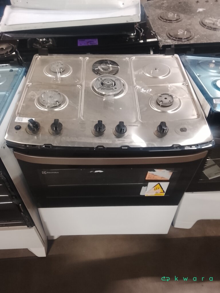 4 Fogões - Sendo 1 Electrolux FE5IW, 1 Continental FC5IB, 1 Atlas Agile, 1 Atlas Milão Plus