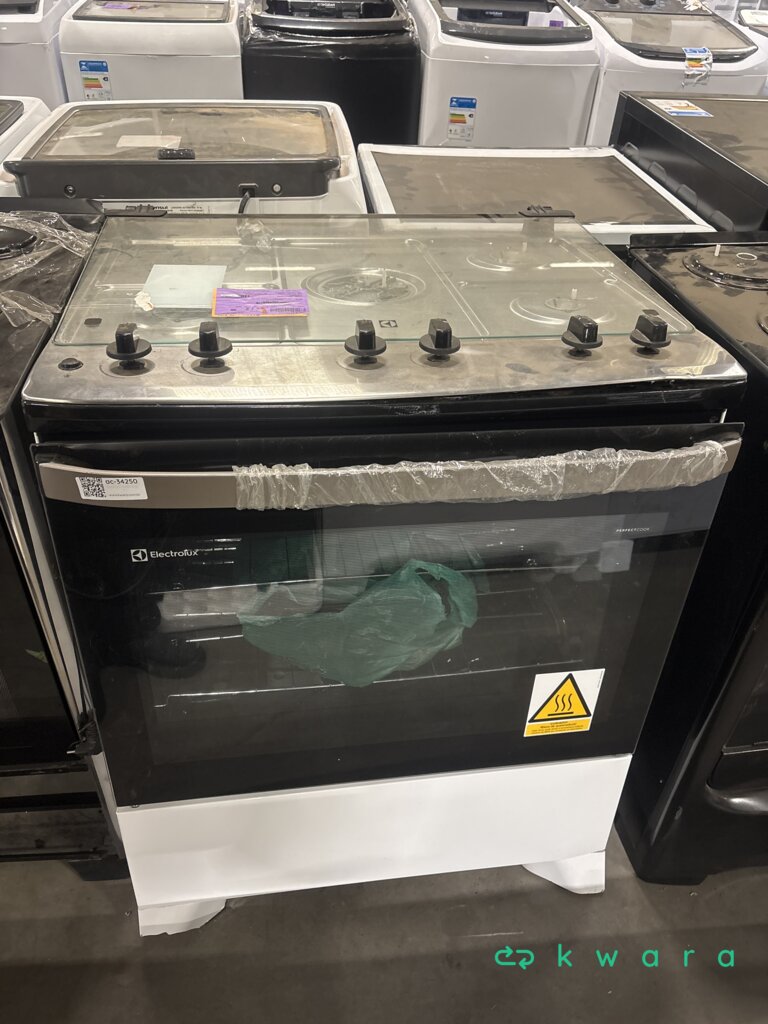 2 Fogões - Sendo 1 Electrolux FE5IB, 1 Consul CFO4VBE